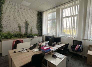 Priestor 168m2 na vyvýšenom prízemí v blízkosti Klientskeho centra, Bratislava II