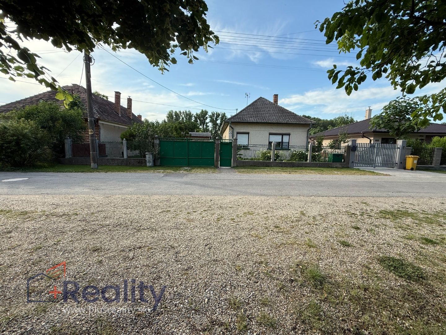 Starší dom s pozemkom o výmere 2800 m² na predaj!