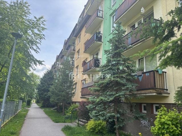 Pripravujeme na predaj 2-izbový byt v Žiline-Hliny 8 o výmere 63m2 s 2 balkónmi