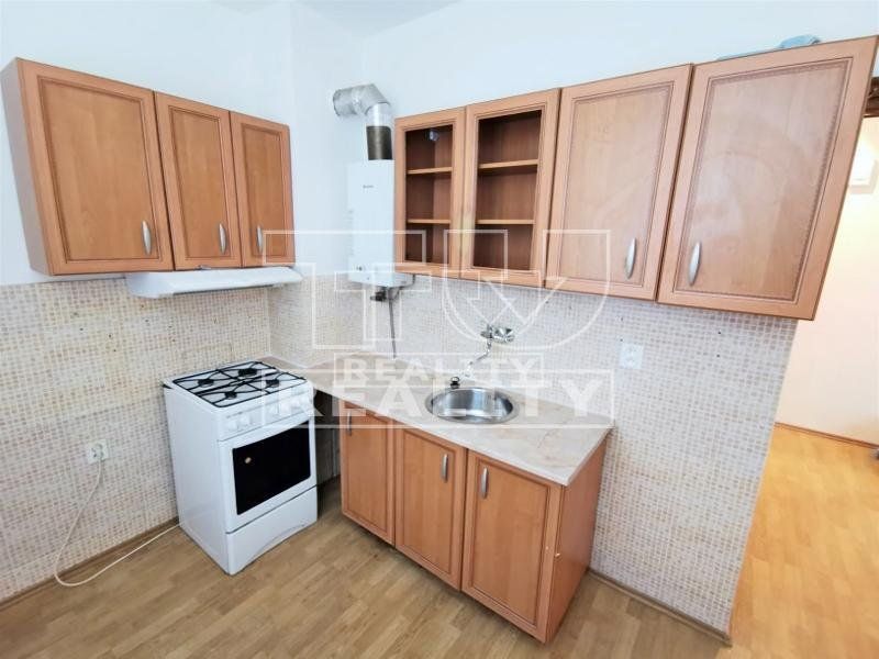 Byt 1 izbový, Prešov, šir. centrum, 4. posch., 37 m2