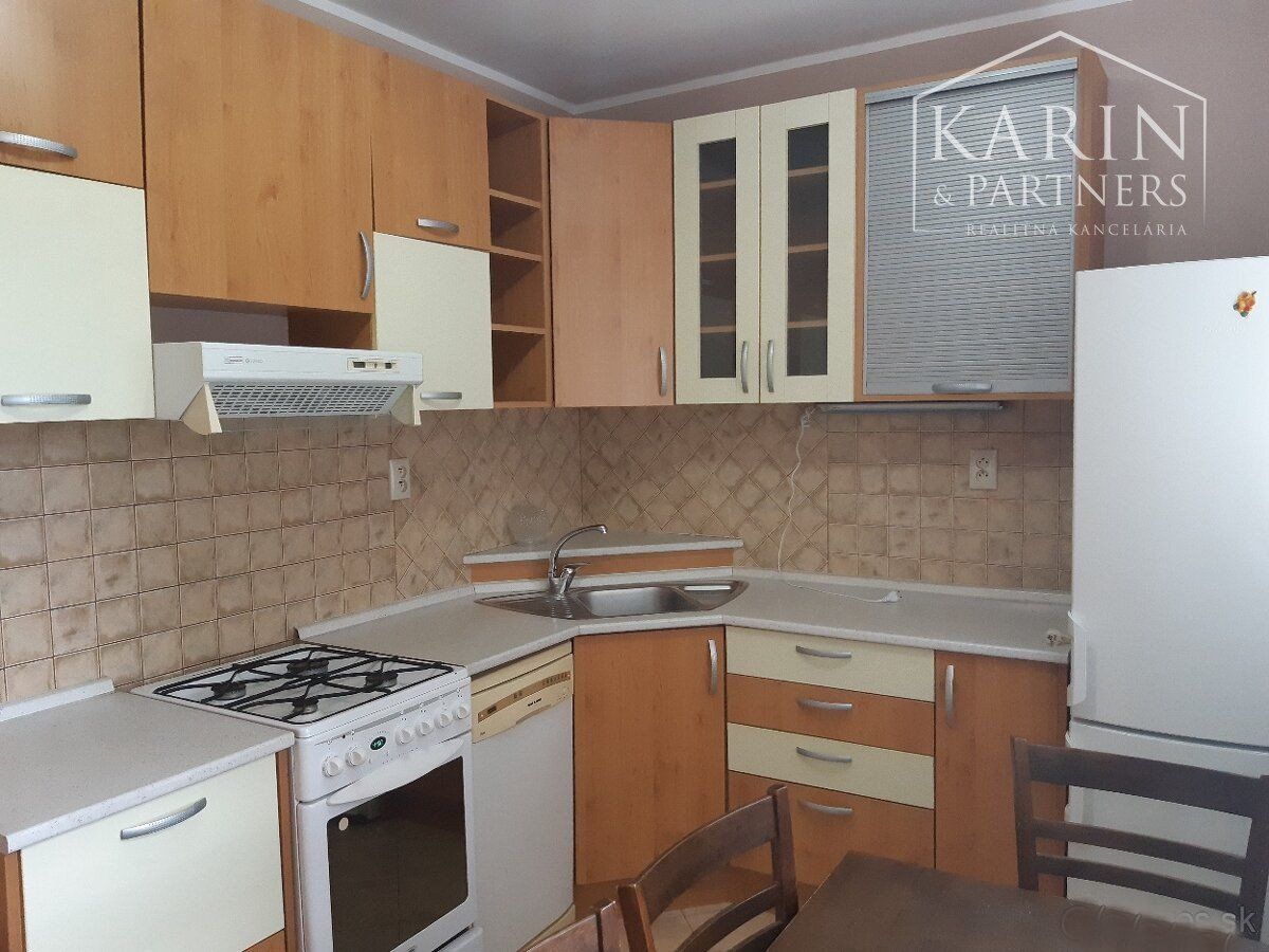 NA PRENÁJOM: 2-izbový byt s balkónom, Nábrežná ulica, Nové Zámky