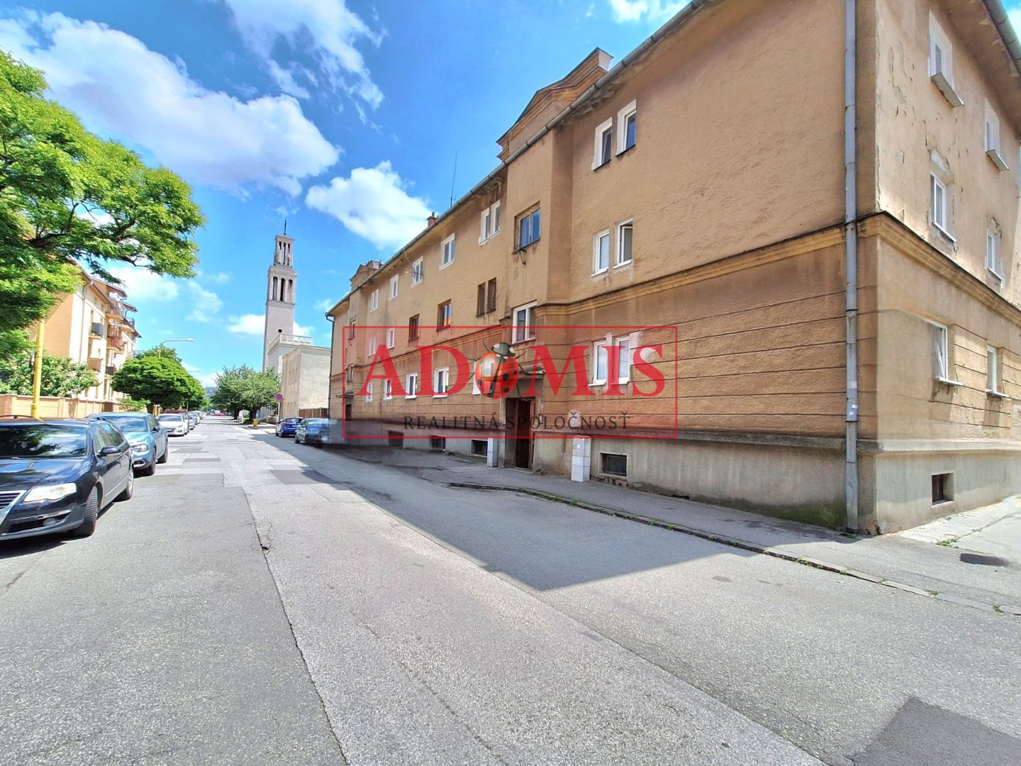 ADOMIS - prenájom vyhľadávaný 3izbový tehlový byt 68m2,rekonštrukcia, ul.Milosrdenstva, Košice Juh.