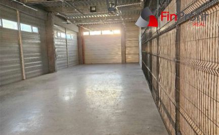 Na prenájom vykurovaný priestor s výmerou 90 m2. Vhodný na skladovanie, predajňu, showroom alebo kancelárie.
