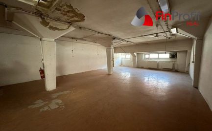 Na prenájom vykurovaný skladový priestor o výmere 300 m2.