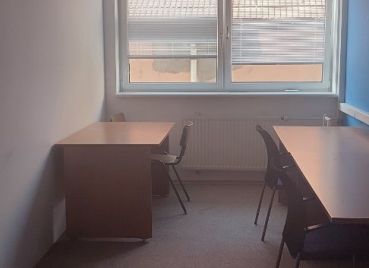 Na prenájom malá kancelária  – Stupava, Hlavná ulica.