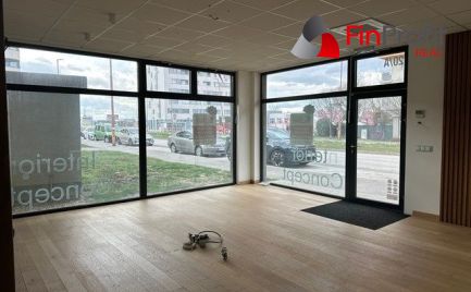 Na prenájom obchodný priestor so sprchou a soc. zázemím v polyfunkčnom dome Valerián – 101,65 m²