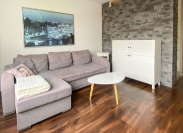 Priestranný 1,5i byt s parkovacím miestom v Ružinove na prenájom