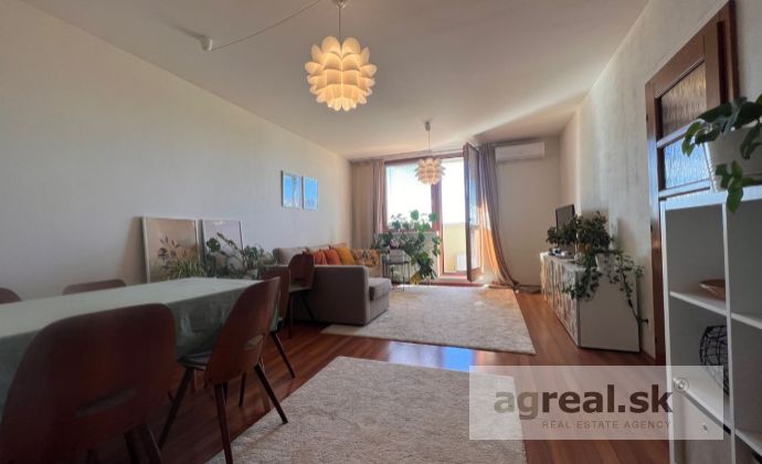 Predaj- atraktívny a slnečný 2- izb. byt (64,1 m2 + loggia 7,2 m2) v rezidenčnom objekte Glória, ul. Záhradnícka, BA II- Ružinov- Nivy