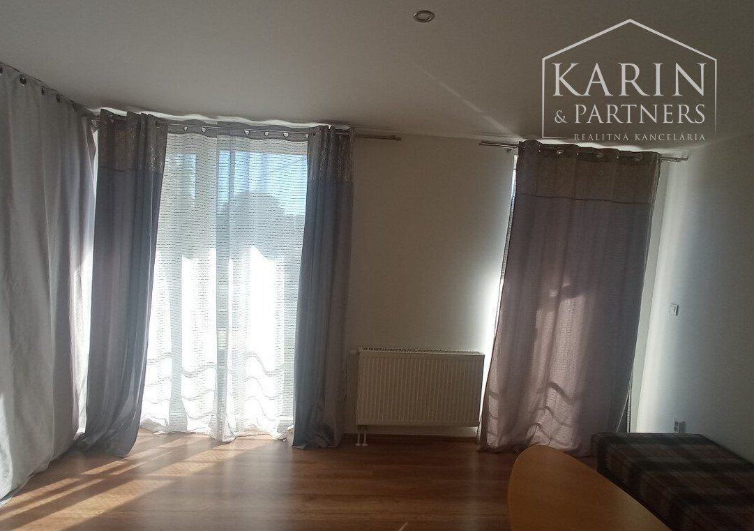 Na prenájom: 3 izbový moderný byt s 2-mi balkónmi, v Nových Zámkoch