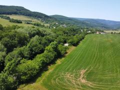 Na predaj pekný pozemok  3.700 m2, Bzince pod Javorinou