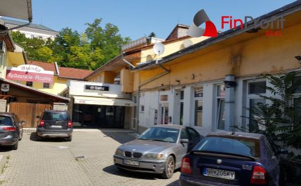 Predám komerčnú budovu komplet prenajatú v centre Nitry.