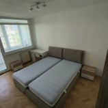 Na prenájom 2,5-izbový byt – Komárnická ul., Bratislava II – Ružinov