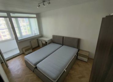 Na prenájom 2,5-izbový byt – Komárnická ul., Bratislava II – Ružinov