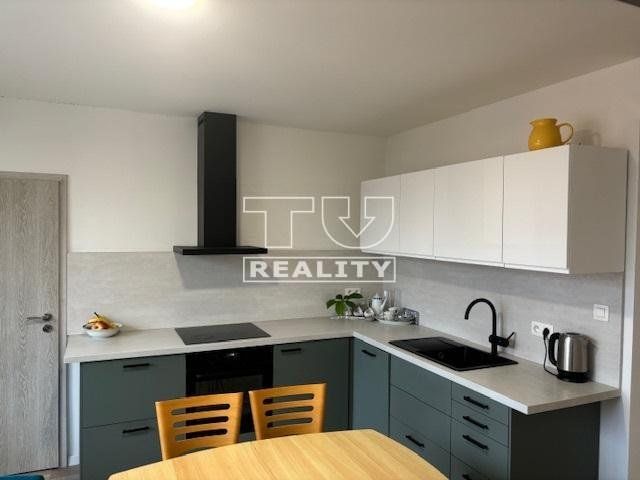 Pripravujeme na predaj 4 izbový byt o rozlohe 71 m2, 5/7 poschodí na sídlisku Nad Jazerom