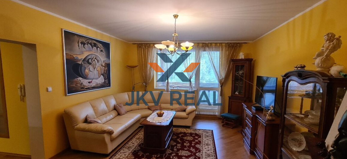 JKV REAL ponúka na predaj luxusný apartmán s terasou a panoramatickým výhľadom na Tatry
