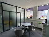 Svetlý celok kancelárií neďaleko Klientskeho centra na Trnavskej ceste, 260m2