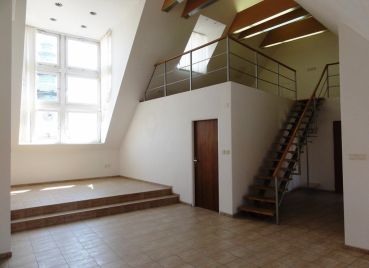 Na prenájom – podkrovný kancelársky priestor v Bratislave I – Staré Mesto