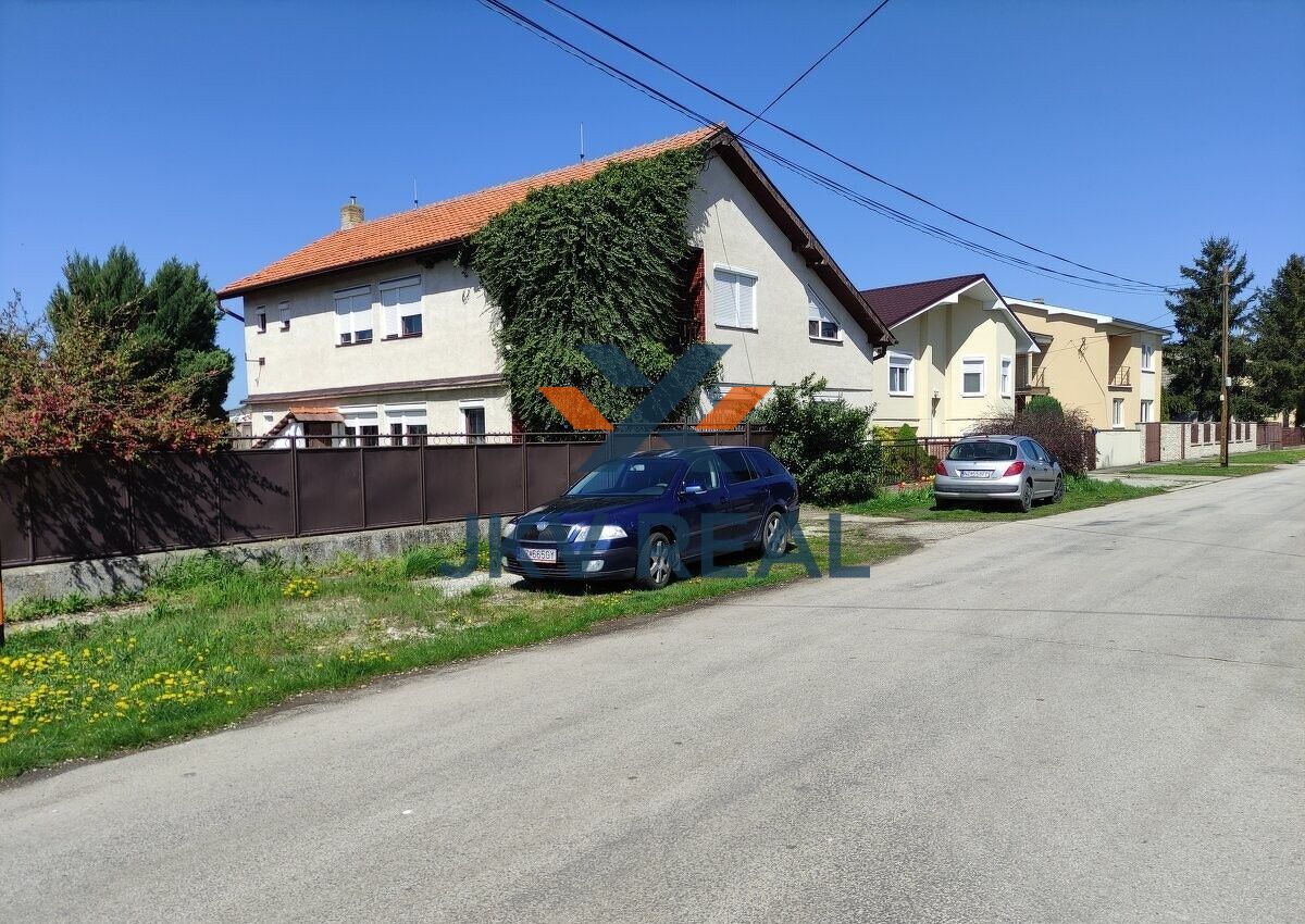 Na predaj veľký 7-izbový rodinný dom v Dolnom Ohaji
