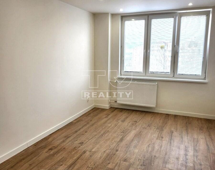 Ponúkame na predaj 2 izb. byt na sídlisku Terasa o rozlohe 56 m2na 3/4 poschodí ulíca Popradská