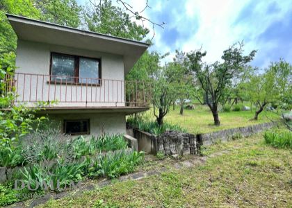 Záhrada 544m2 s rekreačnou chatou – Beckov