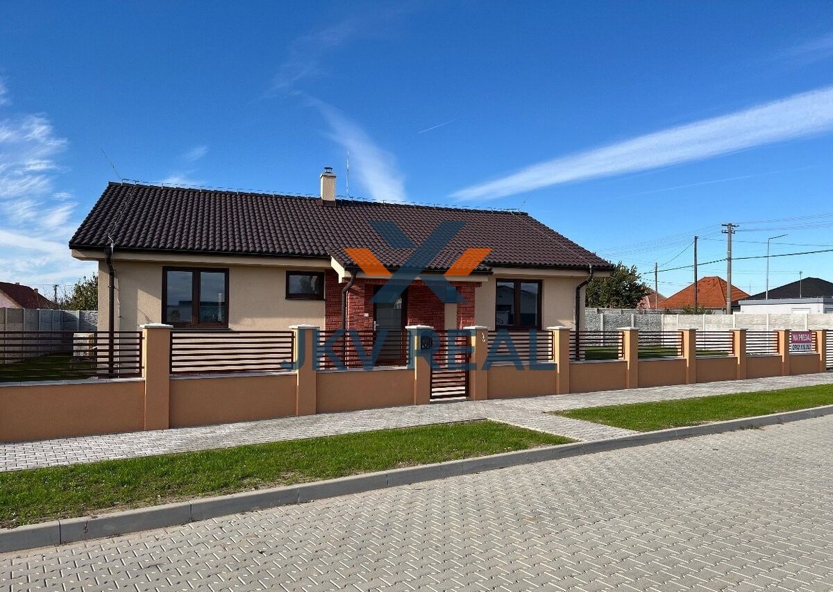 Investujte do kvality života: Novostavba vo Dvoroch nad Žitavou s kompletnou občianskou vybavenosťou!
