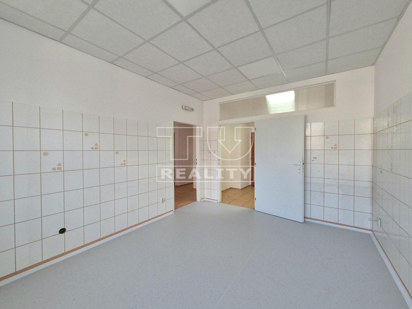 AMBULANCIA - priestor na prenájom, 48 m², centrum mesta Pov.Bystrica