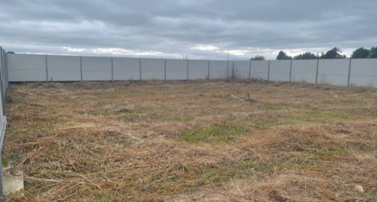 REZERVOVANÉ Oplotený stavebný pozemok 428 m2, Sokolovce (Piešťany)