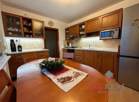 3 izbový byt  balkónom Topoľčany / PRENAJOM