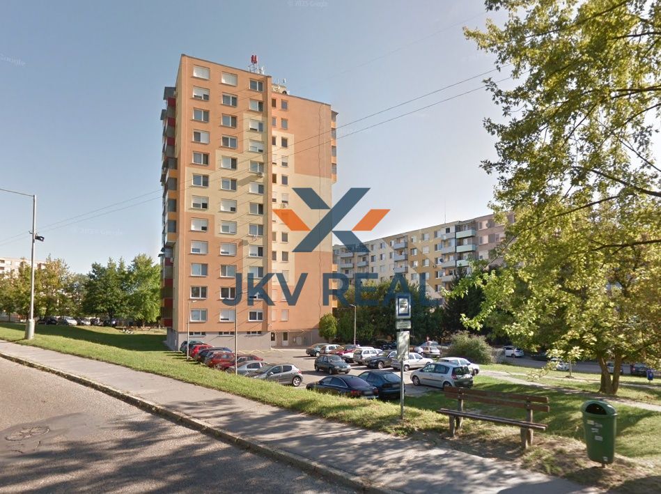 NNa predaj: Priestranný 4-izbový byt v Štúrove – ideálny na rekonštrukciu podľa vašich predstáv