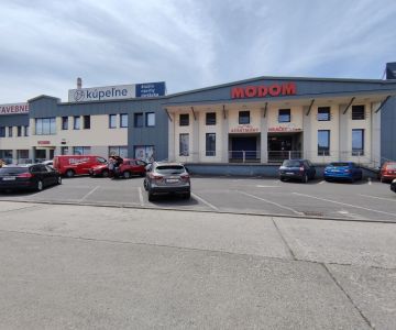 Obchodný priestor do nájmu, 131 m2