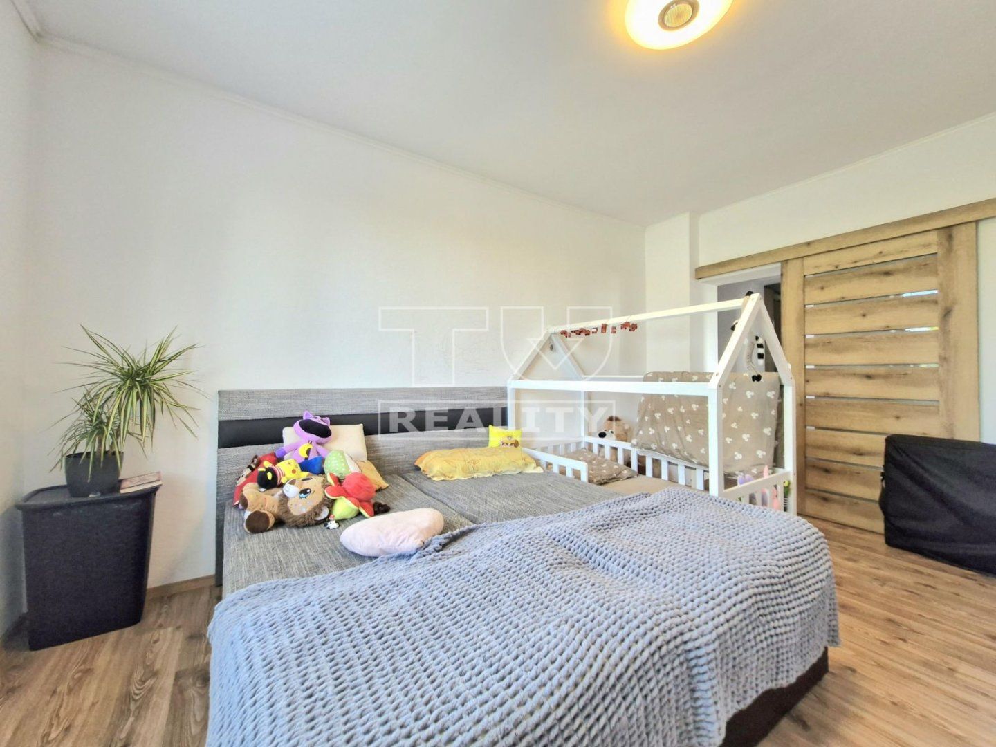 Kompletne zrekonštruovaný 2-izbový byt 65 m2 na predaj – Bošany