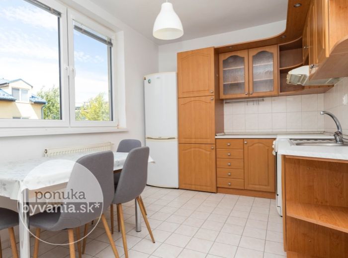 GEOLOGICKÁ, 2-i byt, 46 m2 – LOGGIA, tiché prostredie, vlastný KOTOL