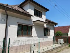 Zrekonštruovaný zariadený rodinný dom v peknom prostredí, Lúka nad Váhom