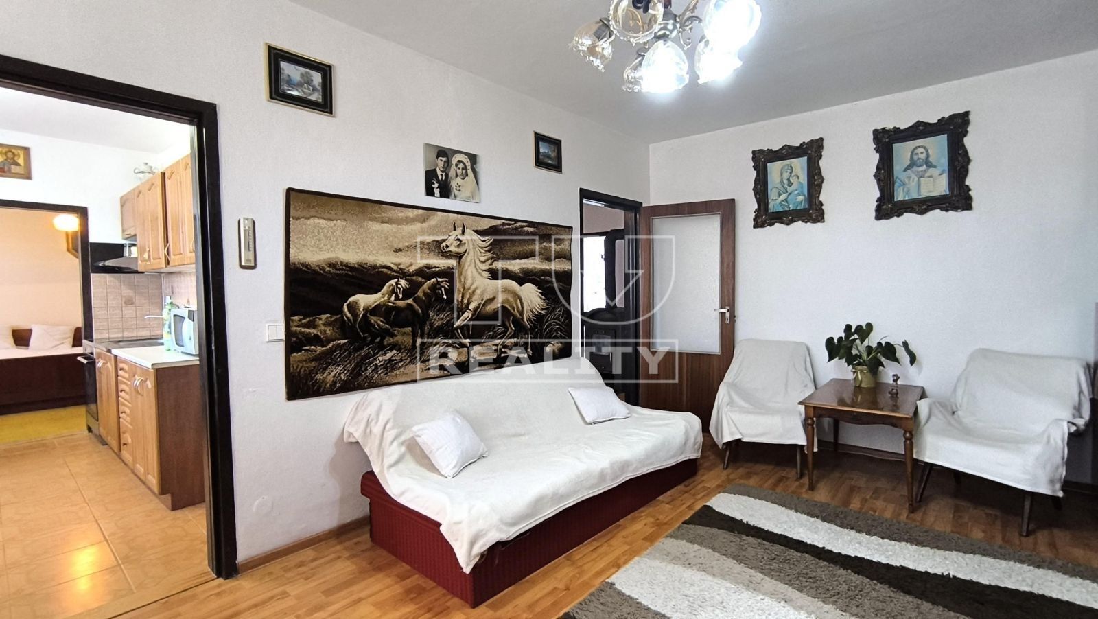 Znížená cena! Na predaj veľký 4-izb. byt(89m2) s garážou a záhradkou, PODLUŽANY