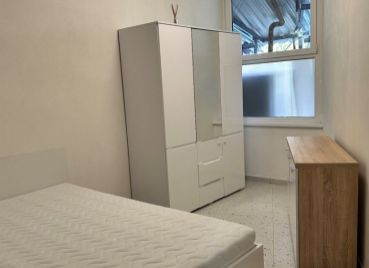 Na prenájom kompletne zariadený 2,5 izbový byt na Stavbárskej ulici