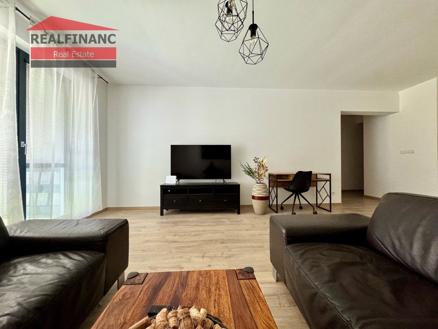 Na prenájom VEĽKÝ 2.-izb. byt (75m2) s TERASOU (19m2), 2x šatník, klíma, široké park. miesto, NOVOSTAVBA - CENTRU MESTA