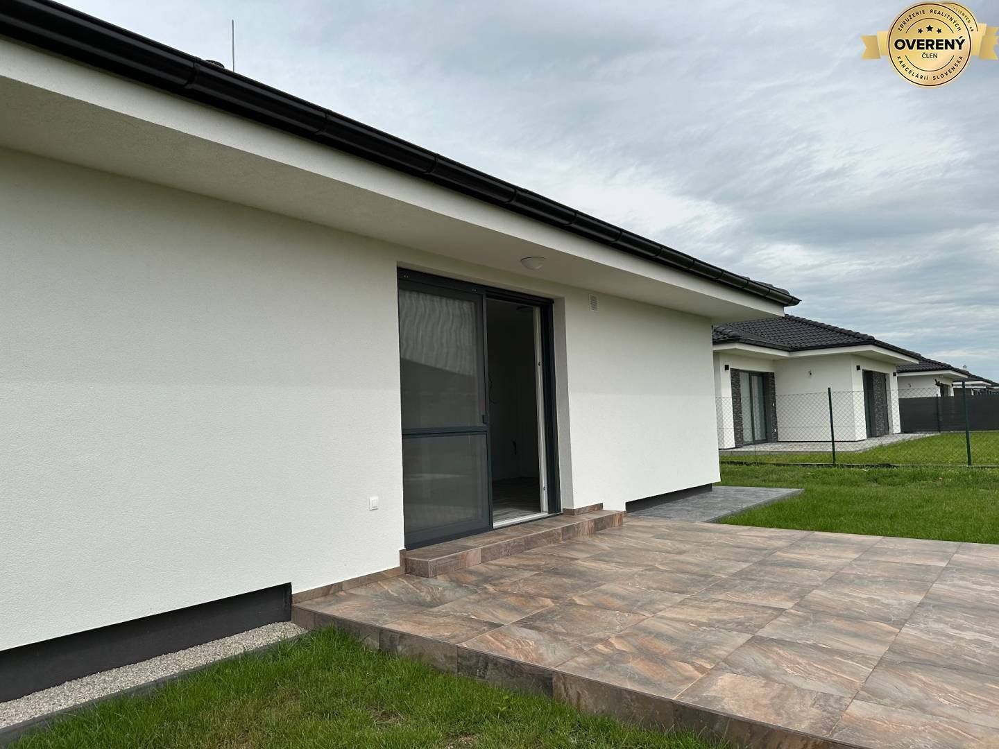 KALINKOVO - Samostatne stojaci tehlový 4 izb. Bungalov