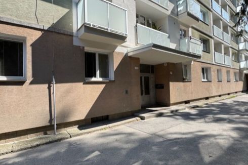 PREDAJ 2 - IZBOVÝ BYT NA BULVÁRI