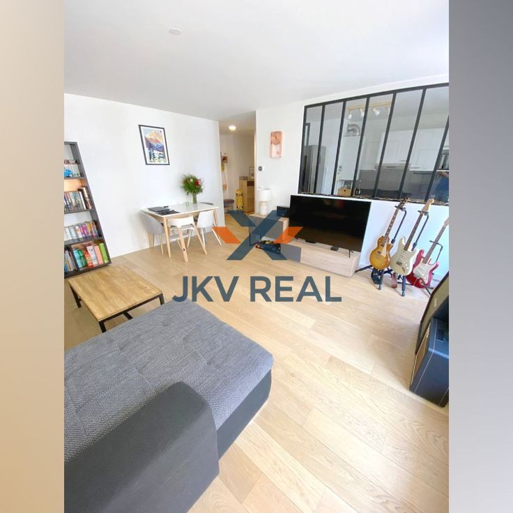 JKVreal ponúka na predaj kompletne zariadený 2-izbový byt na Jelačičovej ulici