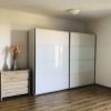 Pokojné bývanie pri lese a jazere – 1-izbový apartmán v Rezidencii Draždiak