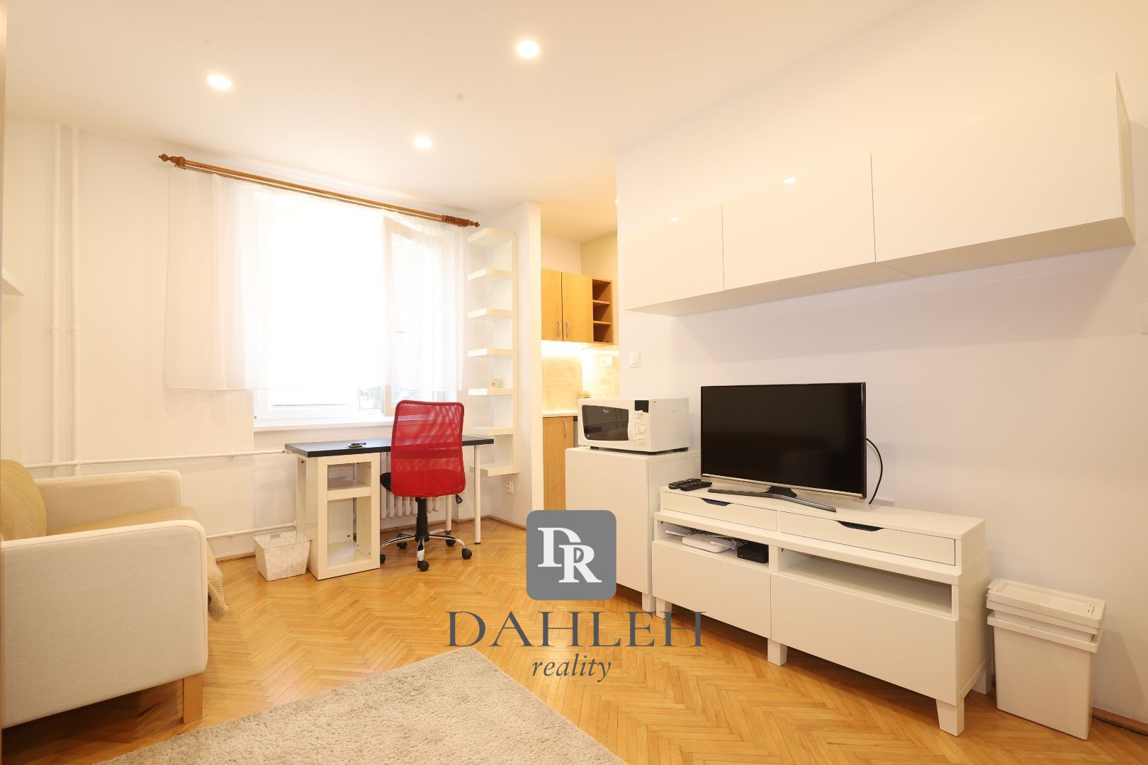 DAHLEH-  Na prenájom útulná garsónka po rekonštrukcii v Ružinove – Solivarská, 25 m², voľná ihneď