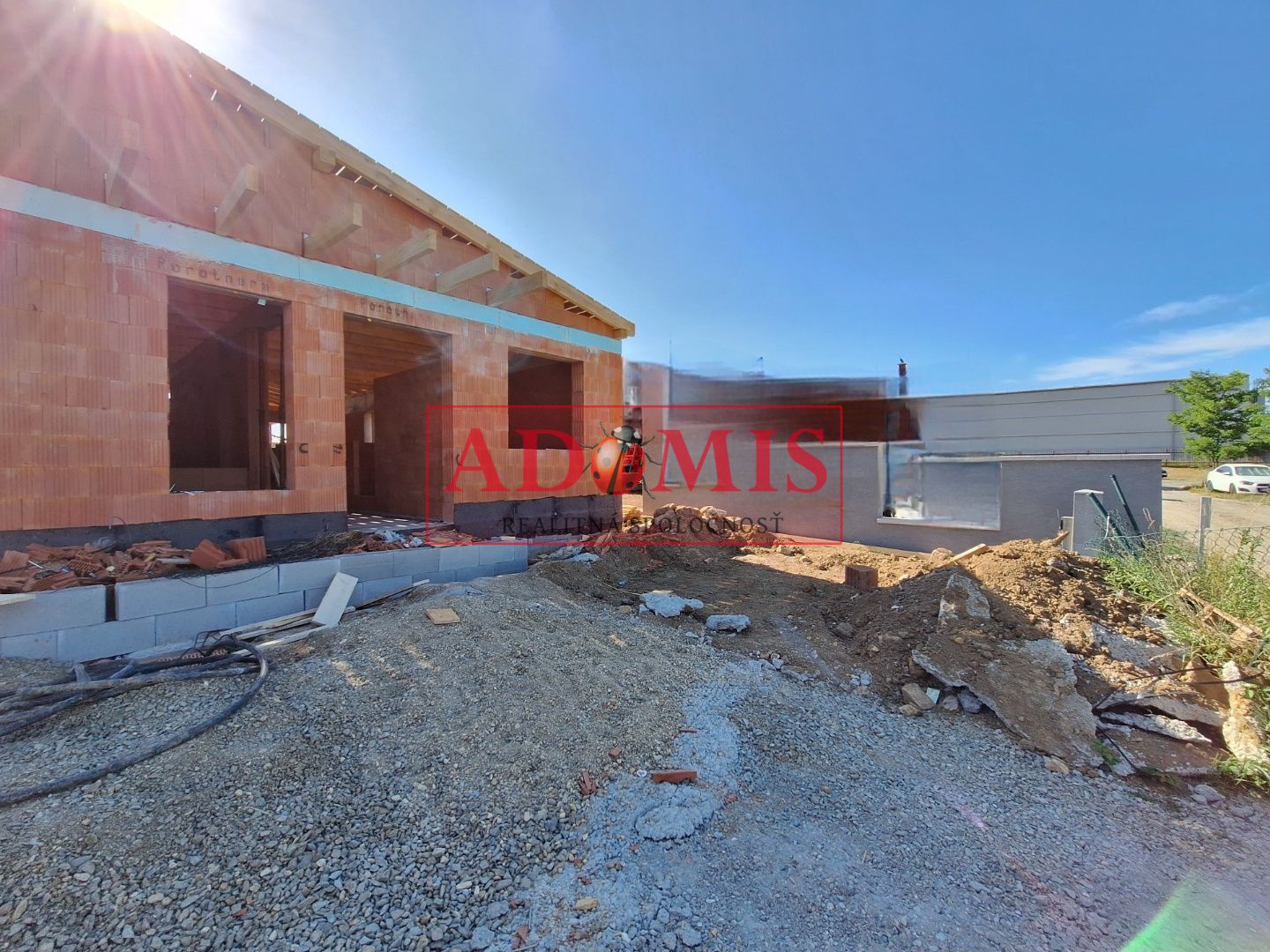 ADOMIS - predáme nadštandardný tehlový bungalov 4izbový 135m2,tep.čerpadlo,rekuperácia, všetky siete, Košice - Šaca