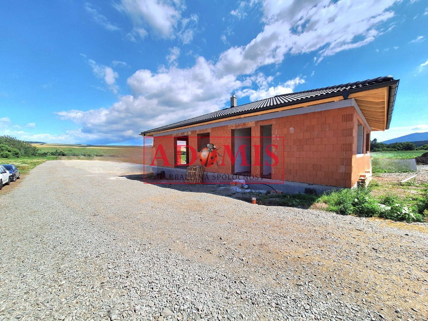 Predáme 5izbový tehlový bungalov  Ruskov 126m2, pozemok 620m2,kanalizácia, obecná voda, Ruskov