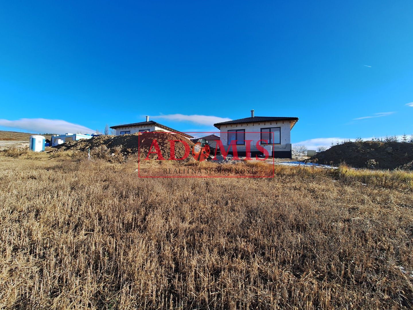 ADOMIS - predám pekný bungalov1  5izbový,123m2, Ortáše 607m2, aj odpočet DPH,iba 18 km od Košíc