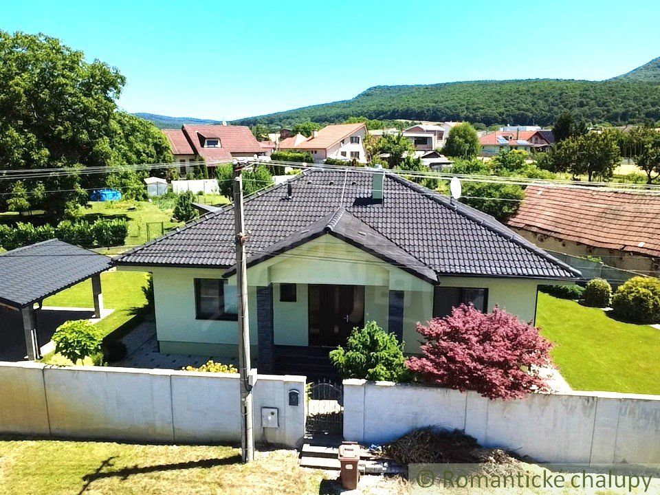 Rodinný dom v obci Podhorany s krásnym udržiavaným pozemkom s rozlohou 748m2