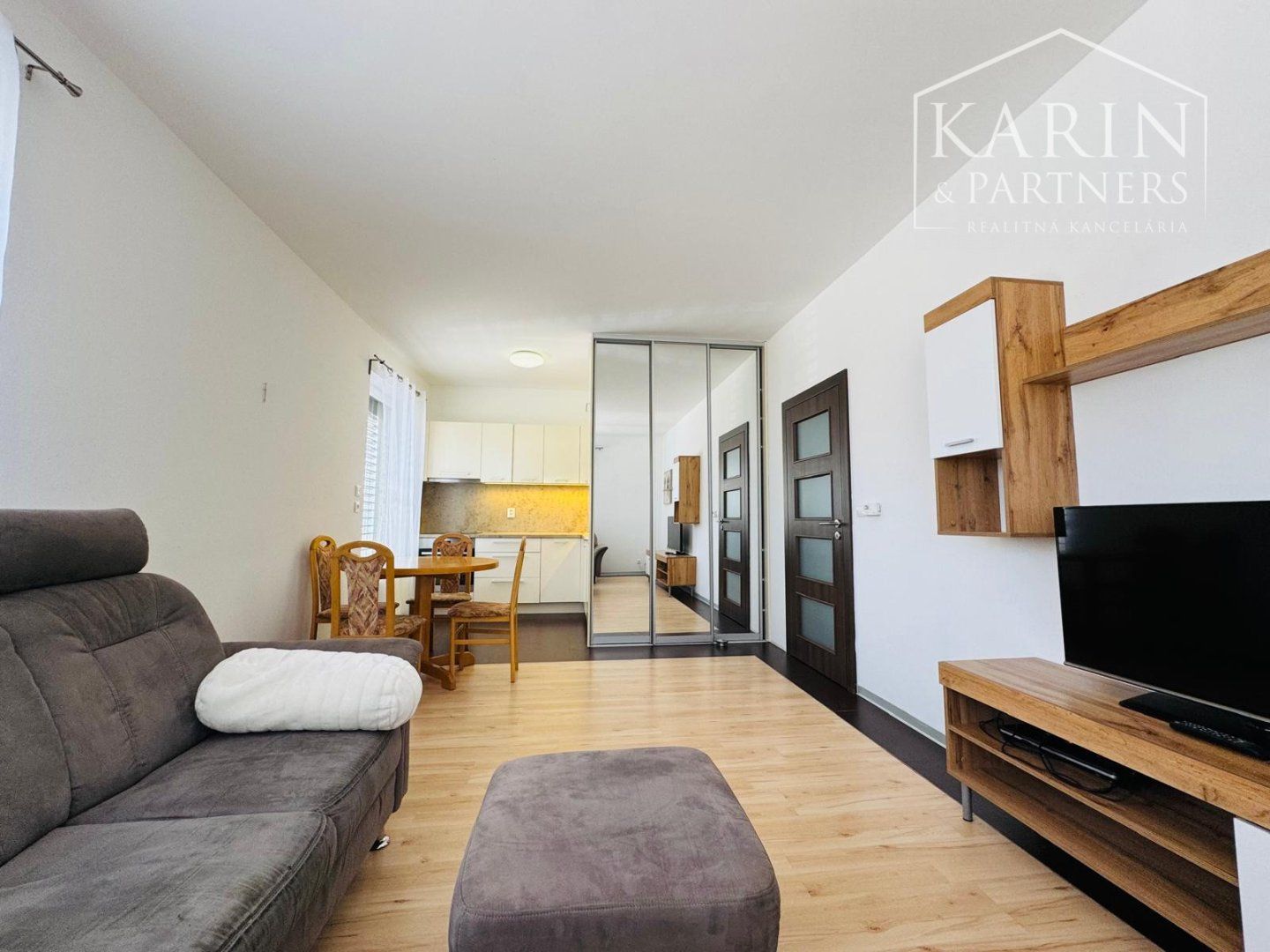 NA PREDAJ 2-IZBOVÝ BYT – 56 M² – HOLÍČ, SÍDLISKO SNP