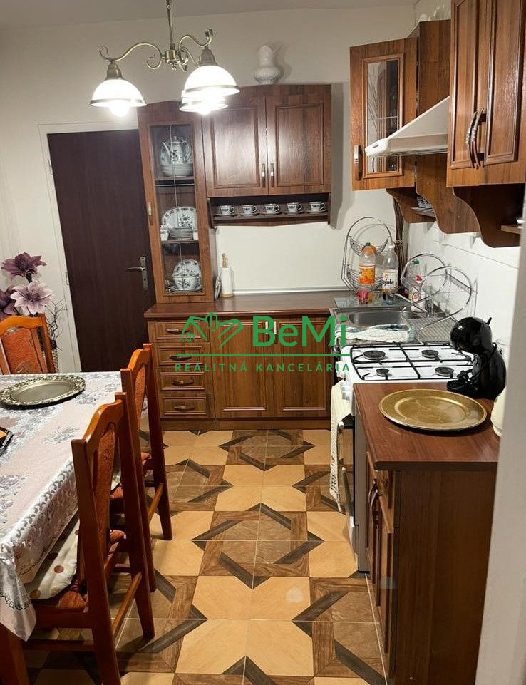 Predaj  veľký 2 izbový byt  - LEVICE (099-112-MIJK)