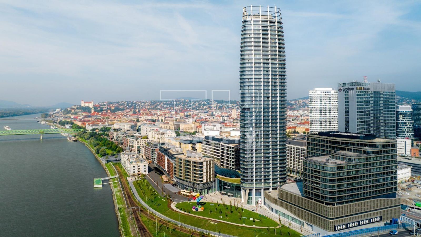 PRENÁJOM-3-IZBOVÝ BYT,EUROVEA TOWER,BALKÓN,PARKING,RUŽINOV-NIVY,132m2