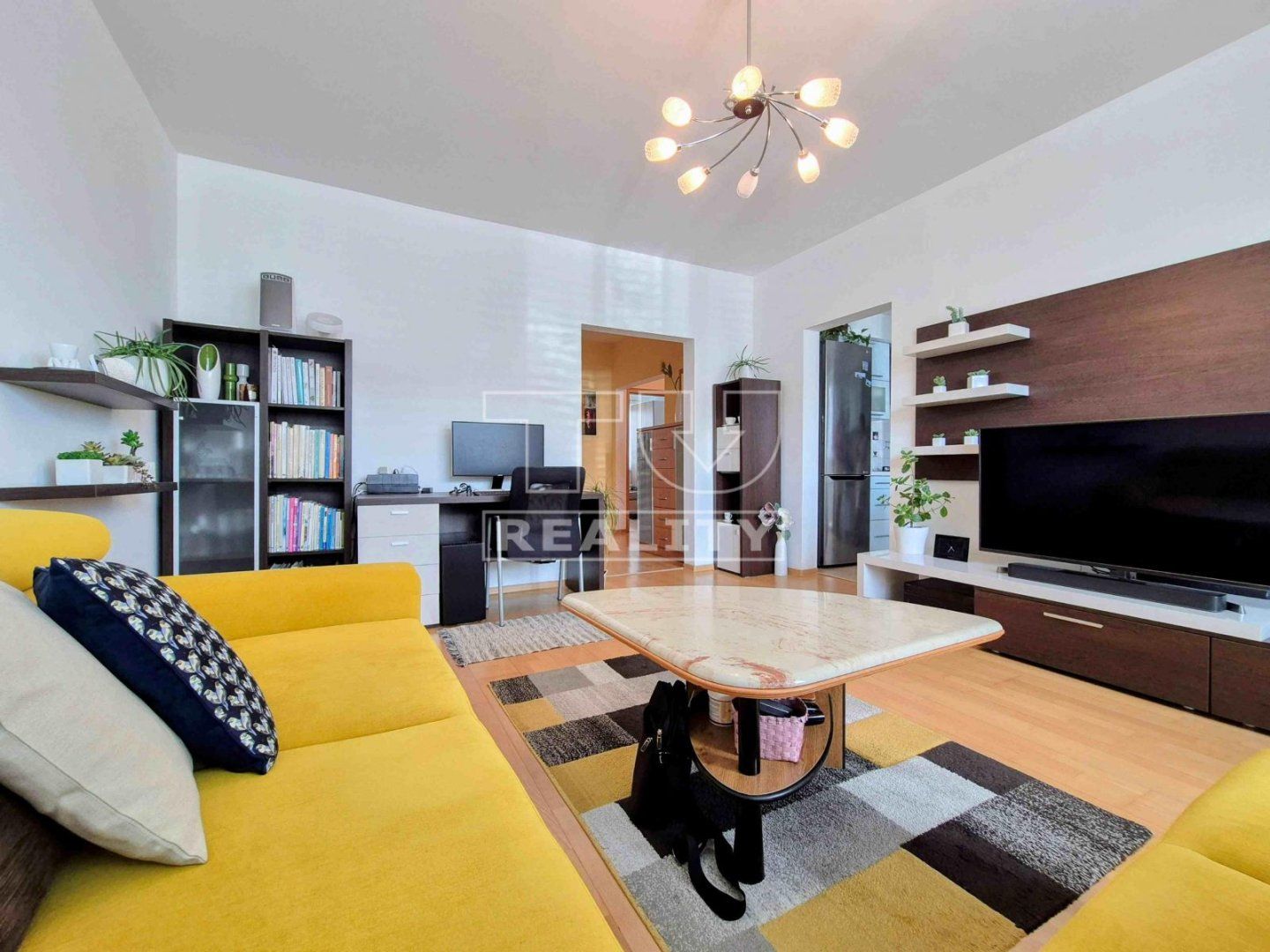 TUreality ponúka pekný 4i byt v Karlovej Vsi, ul. H.Meličkovej, 2x lodžia, parking, 85,25m2.