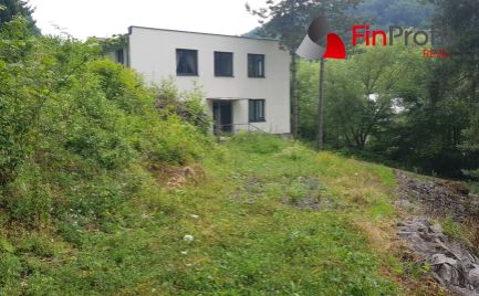 Predám budovu so 7 apartmánmi vo výstavbe vo Vyhniach.